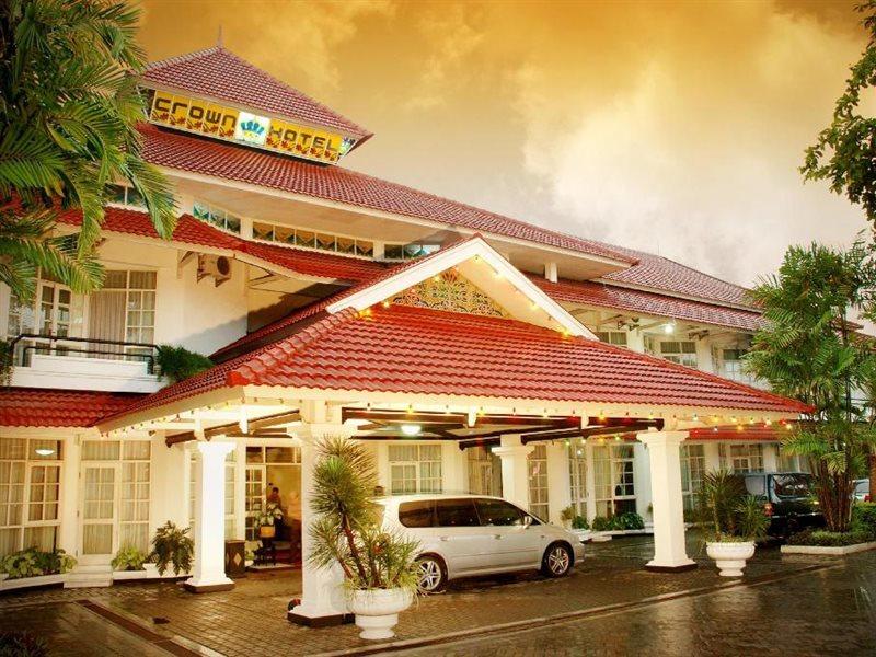 Urbanview Hotel Crown Tasikmalaya By Reddoorz Exterior foto