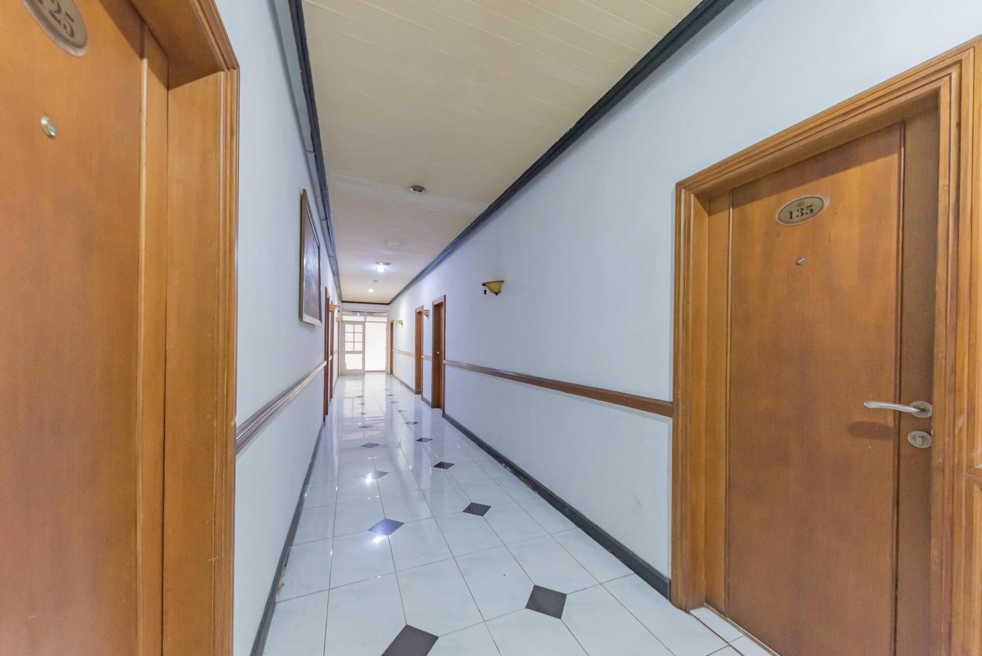 Urbanview Hotel Crown Tasikmalaya By Reddoorz Exterior foto