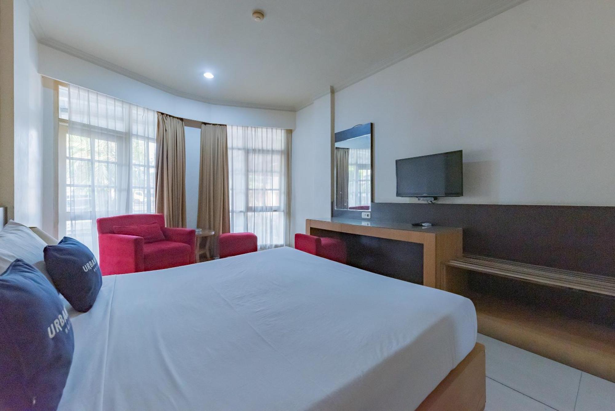 Urbanview Hotel Crown Tasikmalaya By Reddoorz Exterior foto