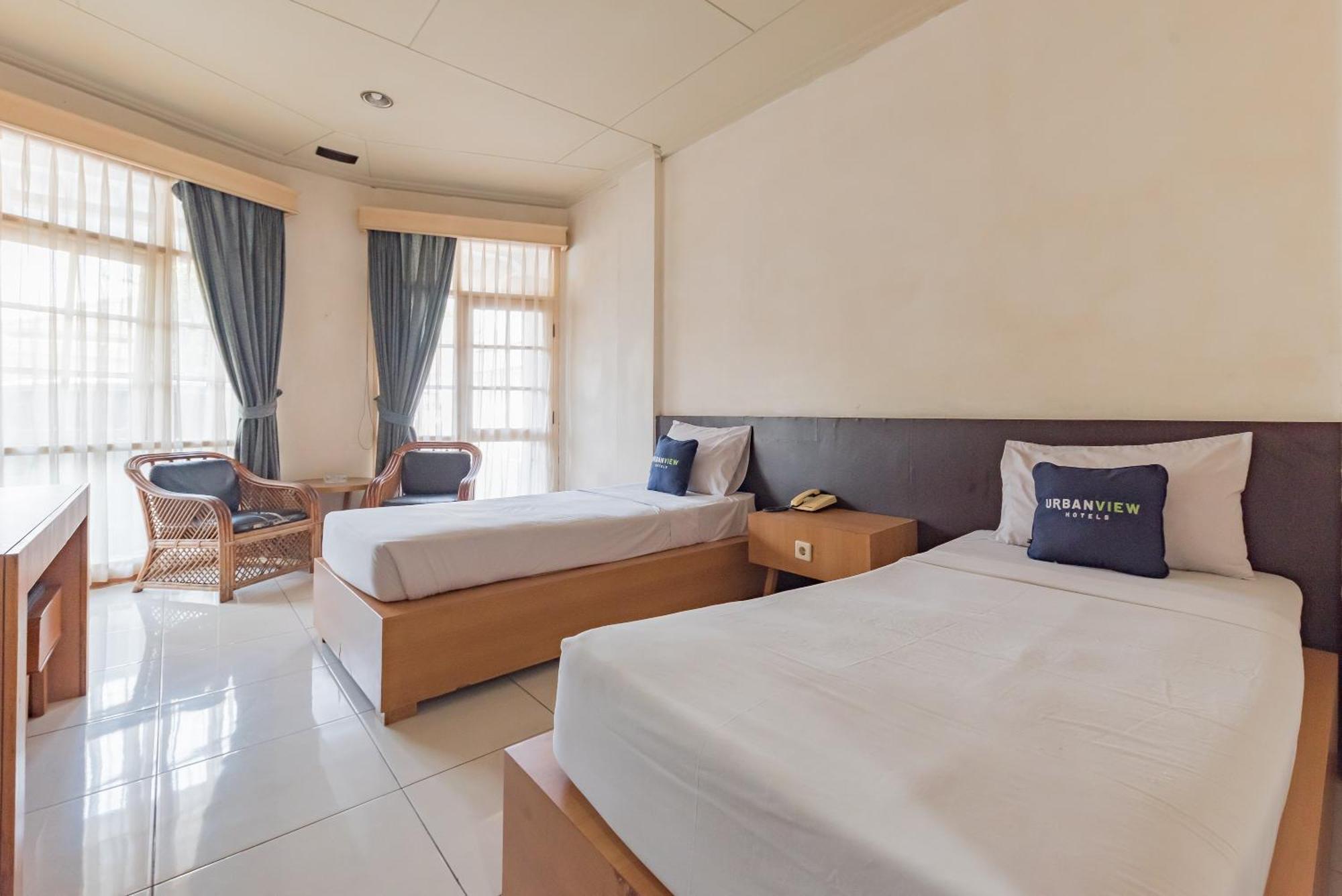 Urbanview Hotel Crown Tasikmalaya By Reddoorz Exterior foto