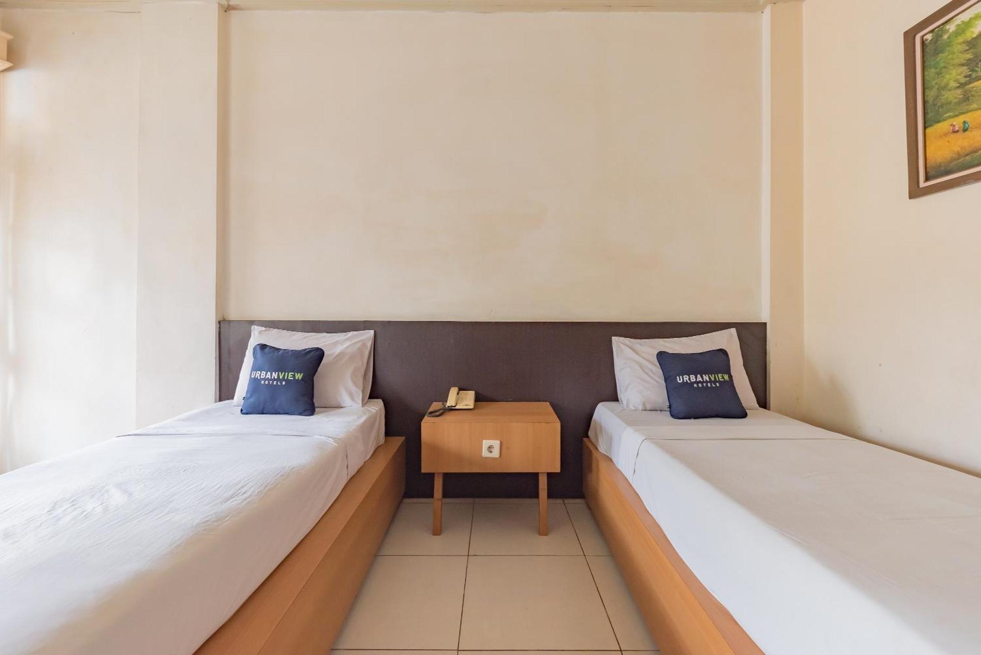 Urbanview Hotel Crown Tasikmalaya By Reddoorz Exterior foto